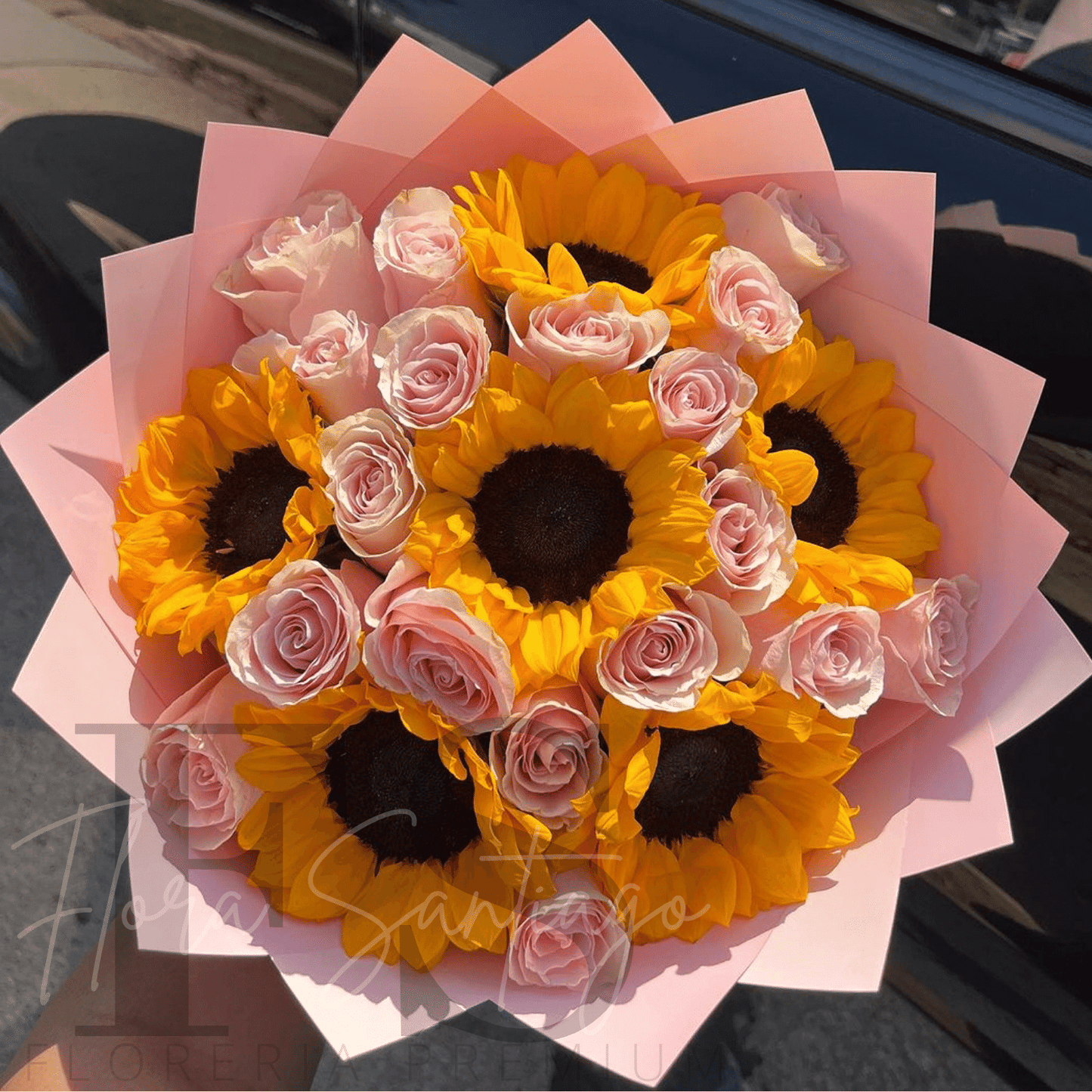 Ramo 6 girasoles y 12 rosas rosadas