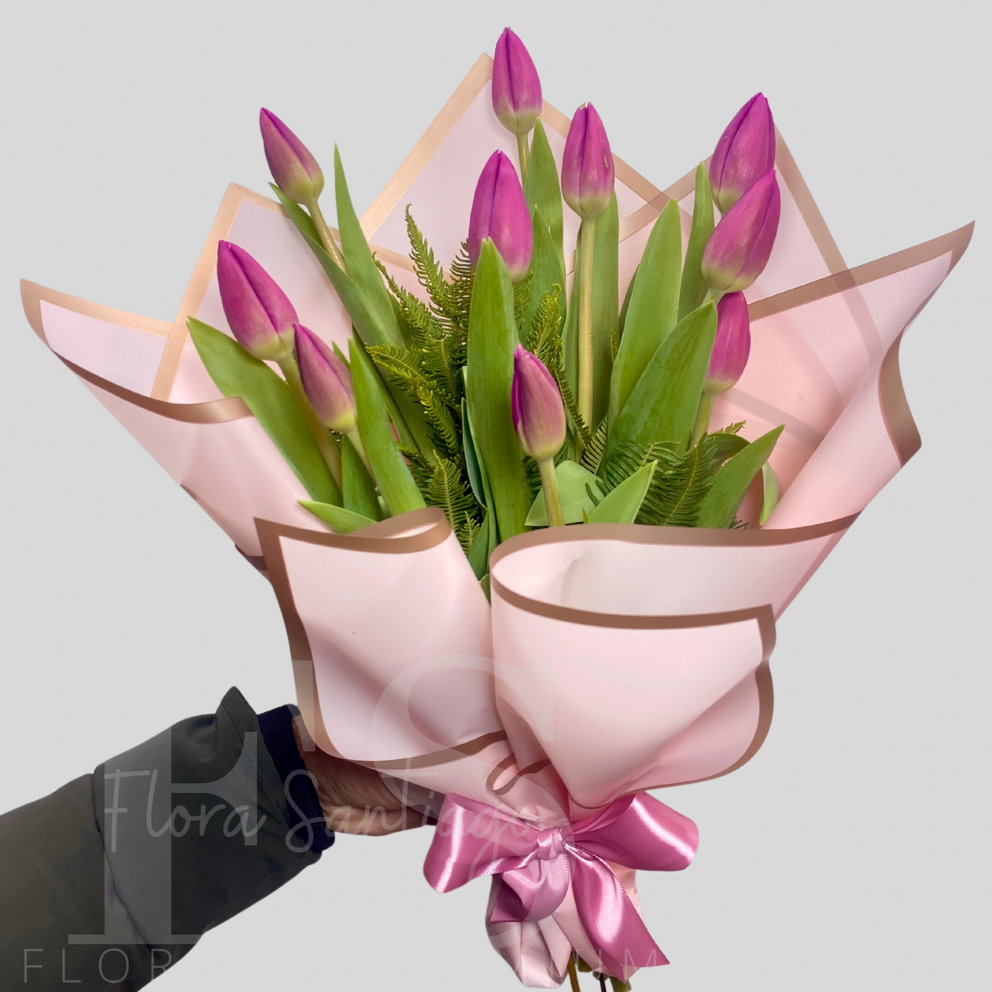 10 Tulipanes ramo envuelto, envía flores a domicilio