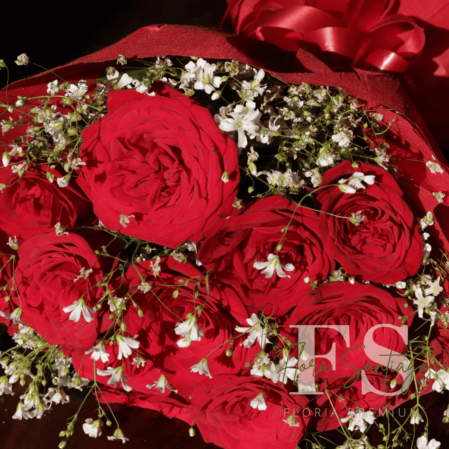 Ramo con 12 rosas rojas importadas