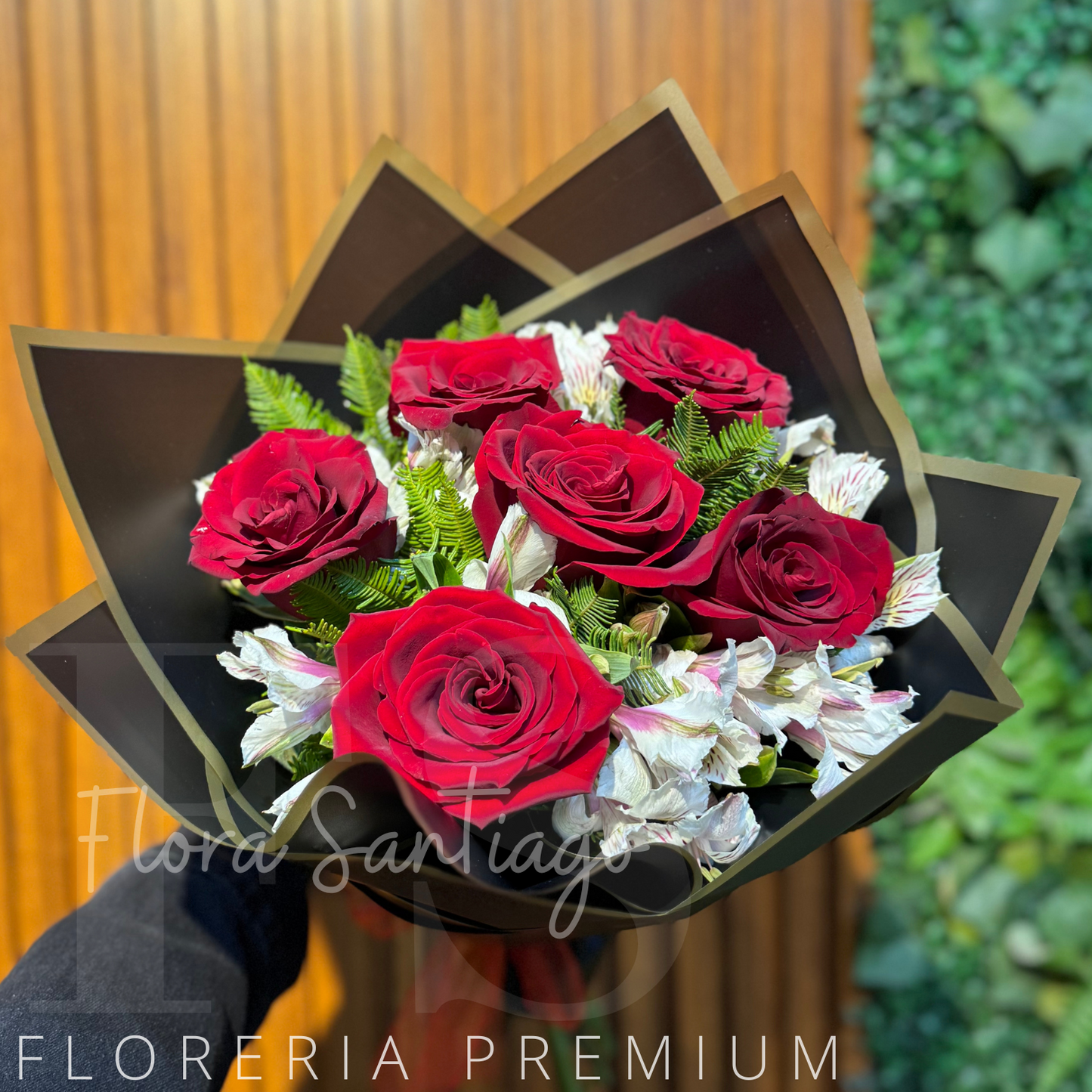 Ramo de 6 rosas y alstromeria