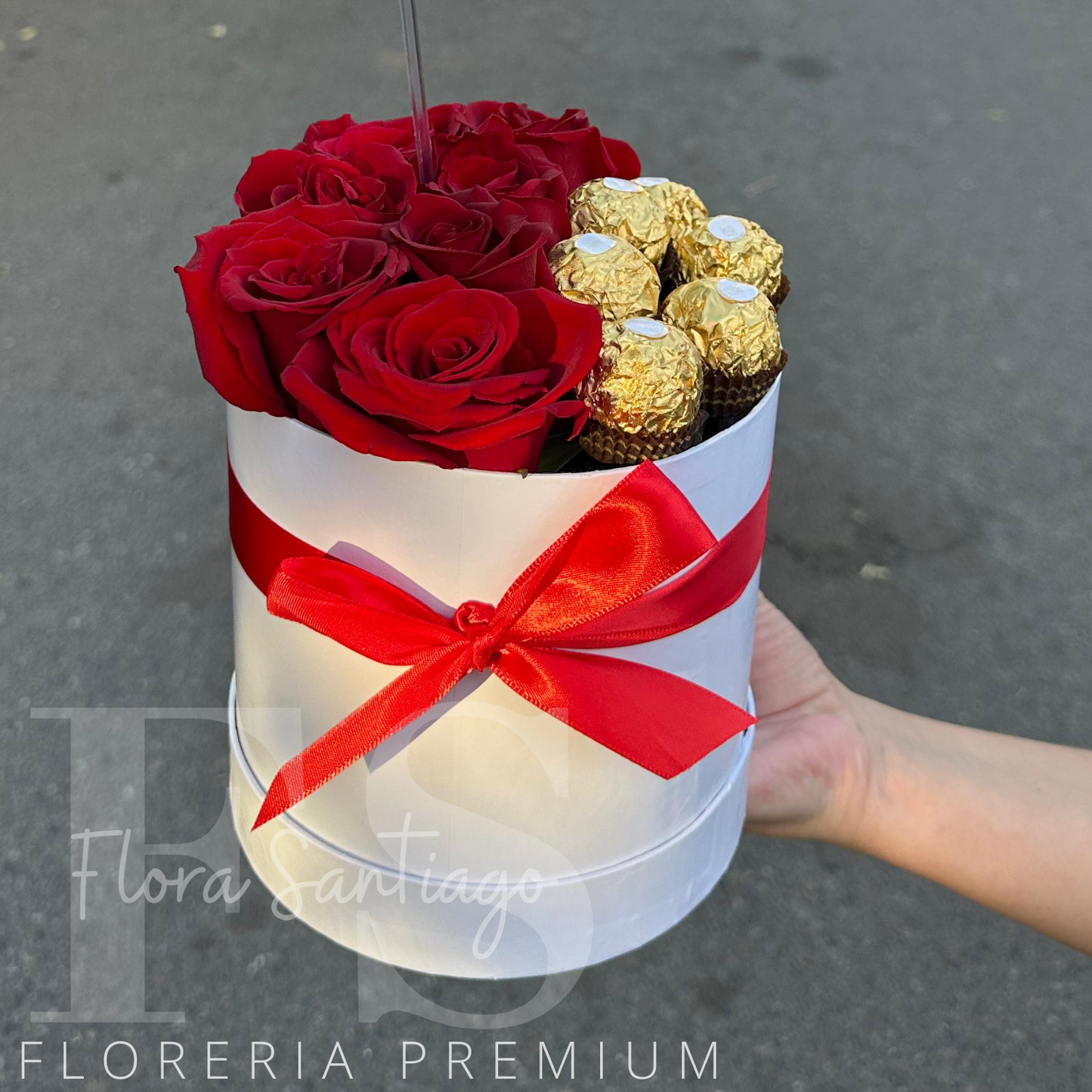 Box de 6 rosas y 6 bombones de Ferrero Rocher