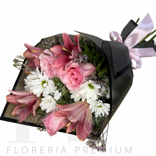 RAMO CON LILIUMS, ROSAS Y MABLES EN TONOS ROSADOS