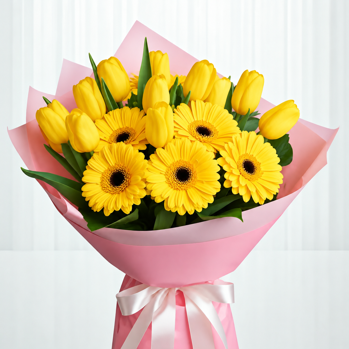 Ramo de 10 tulipanes y 6 gerberas amarillas