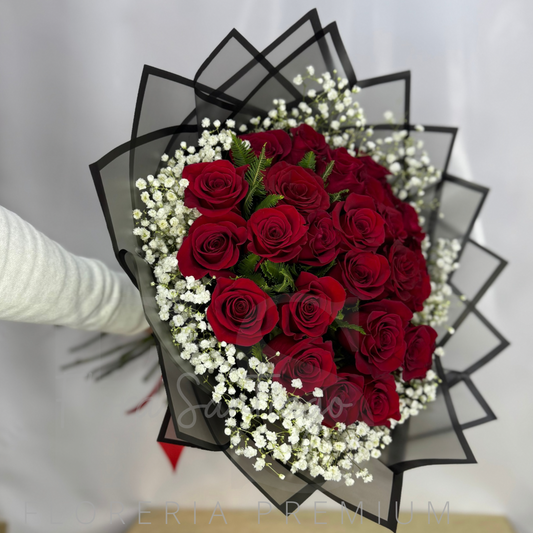 24 Rosas rojas rodeadas de ilusión