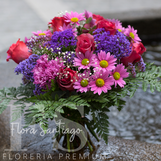 Ramo de flores lilas y rosadas