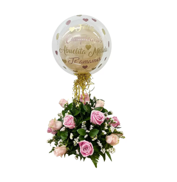 CENTRO DE 12 ROSAS Y GLOBO PERSONALIZADO