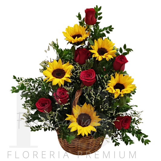 ARREGLO EN CANASTO 8 ROSAS Y 5 GIRASOLES