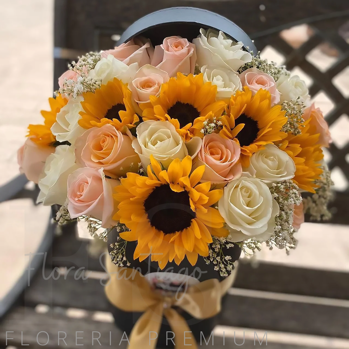 Box de 6 girasoles, 10 rosas rosadas y 10 rosas blancas
