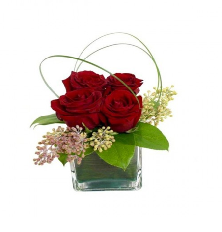 DELICADO CUBO DE 4 ROSAS ROJAS