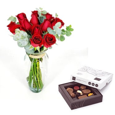 FLORERO DE 10 ROSAS Y BOMBONES LA FETE DE 100G