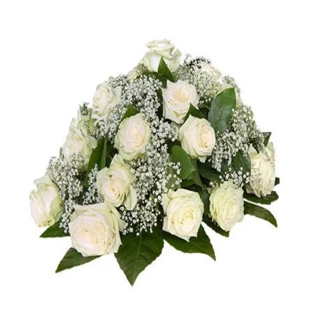 CENTRO OVALADO DE 15 ROSAS IMPORTADAS Y GYPSOPHILIA