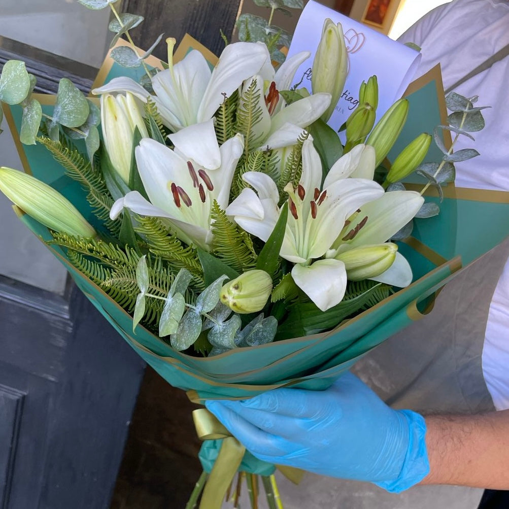 Ramo de 5 varas de liliums blanco