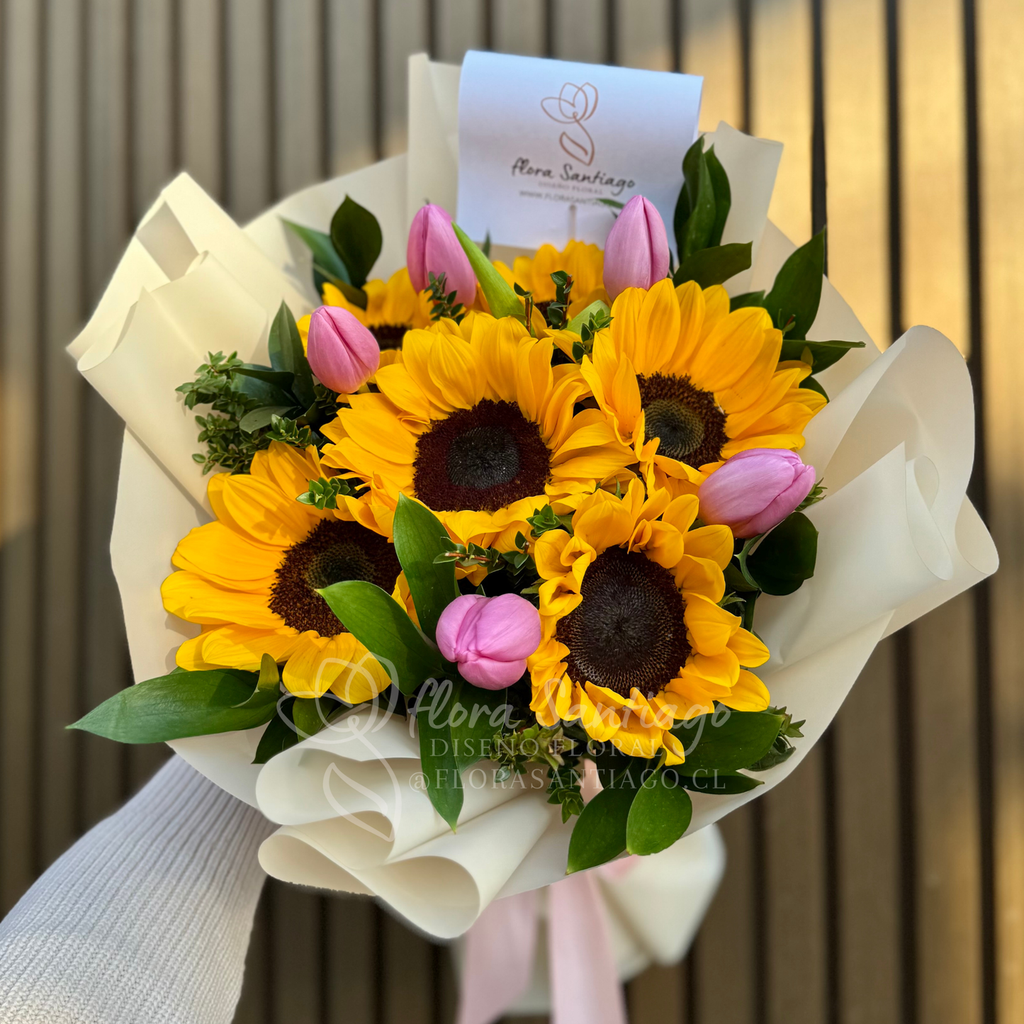 Ramo de tulipanes y girasoles