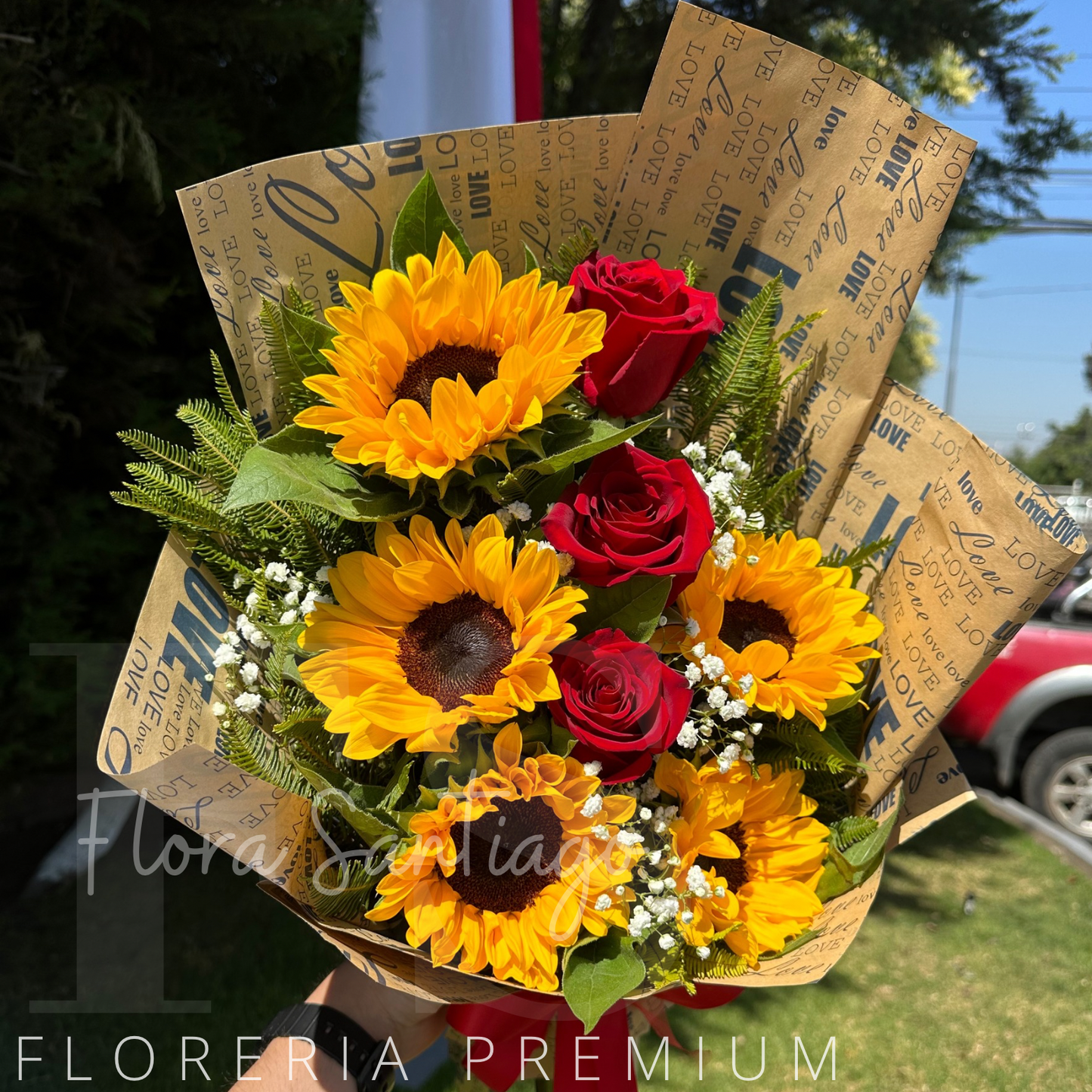 Ramo de 5 girasoles y 3 rosas