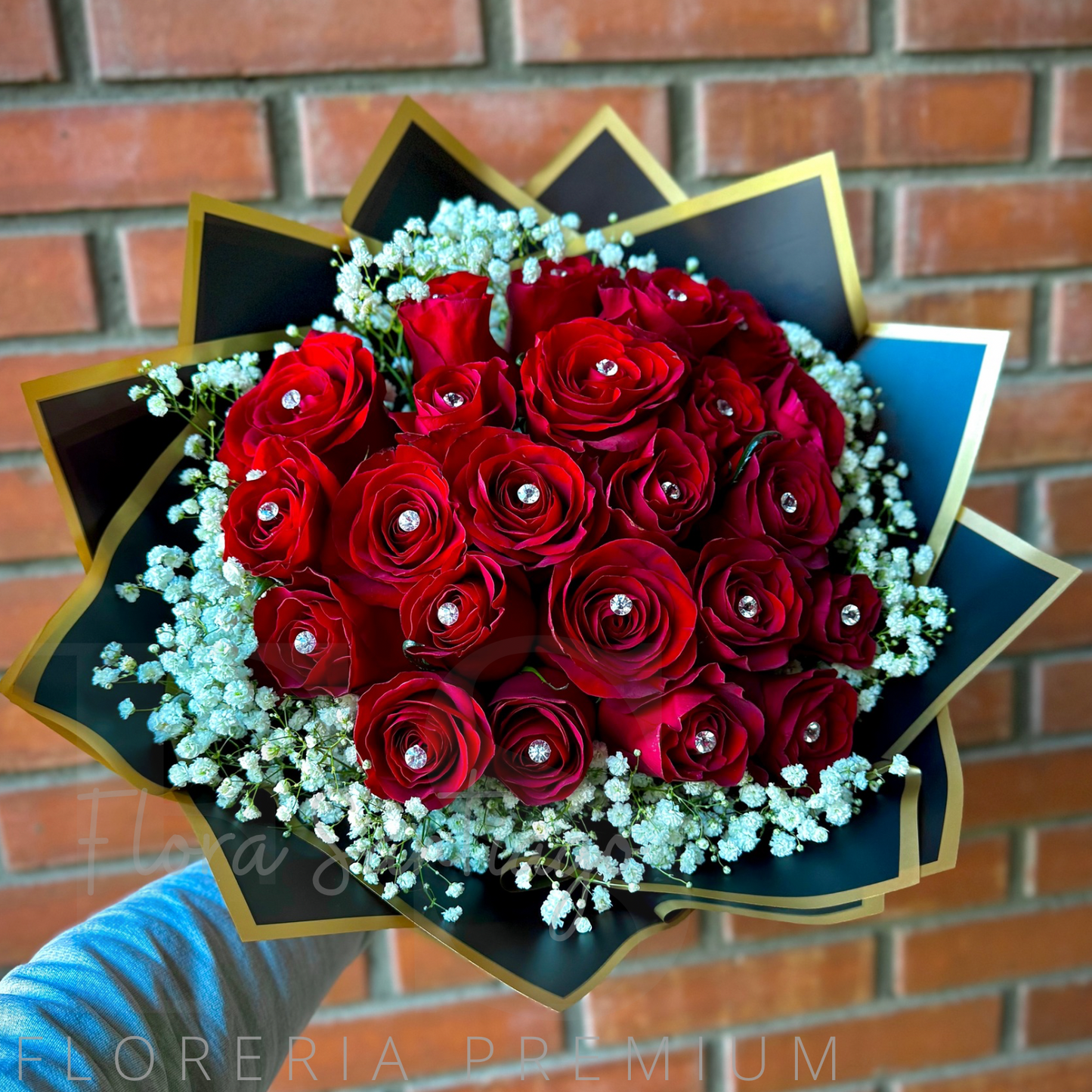 Ramo de 24 rosas rojas con brillo