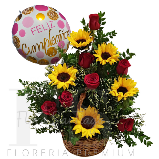 ARREGLO EN CANASTO 8 ROSAS, 5 GIRASOLES Y GLOBO FELIZ CUMPLEAÑOS