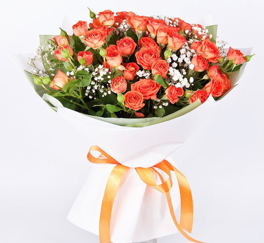 Ramo de mini rosas naranja con 10 varas