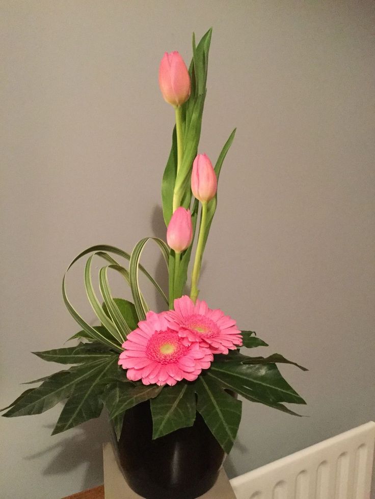 Arreglo de 3 tulipanes y 2 gerberas