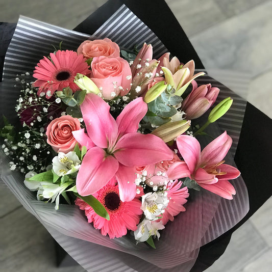 Ramo rosado con liliums, rosas y gerberas