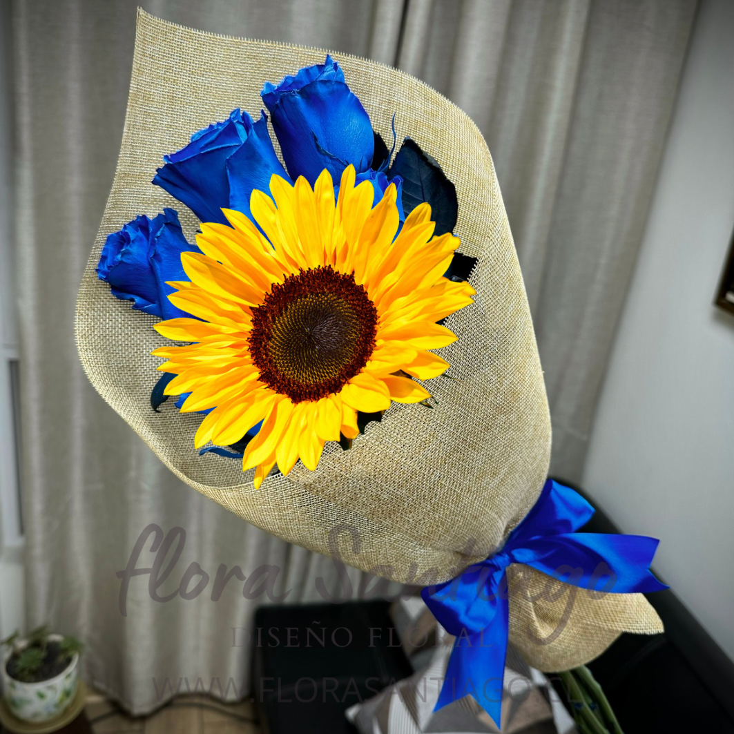 Ramo de 3 rosas azules y un girasol