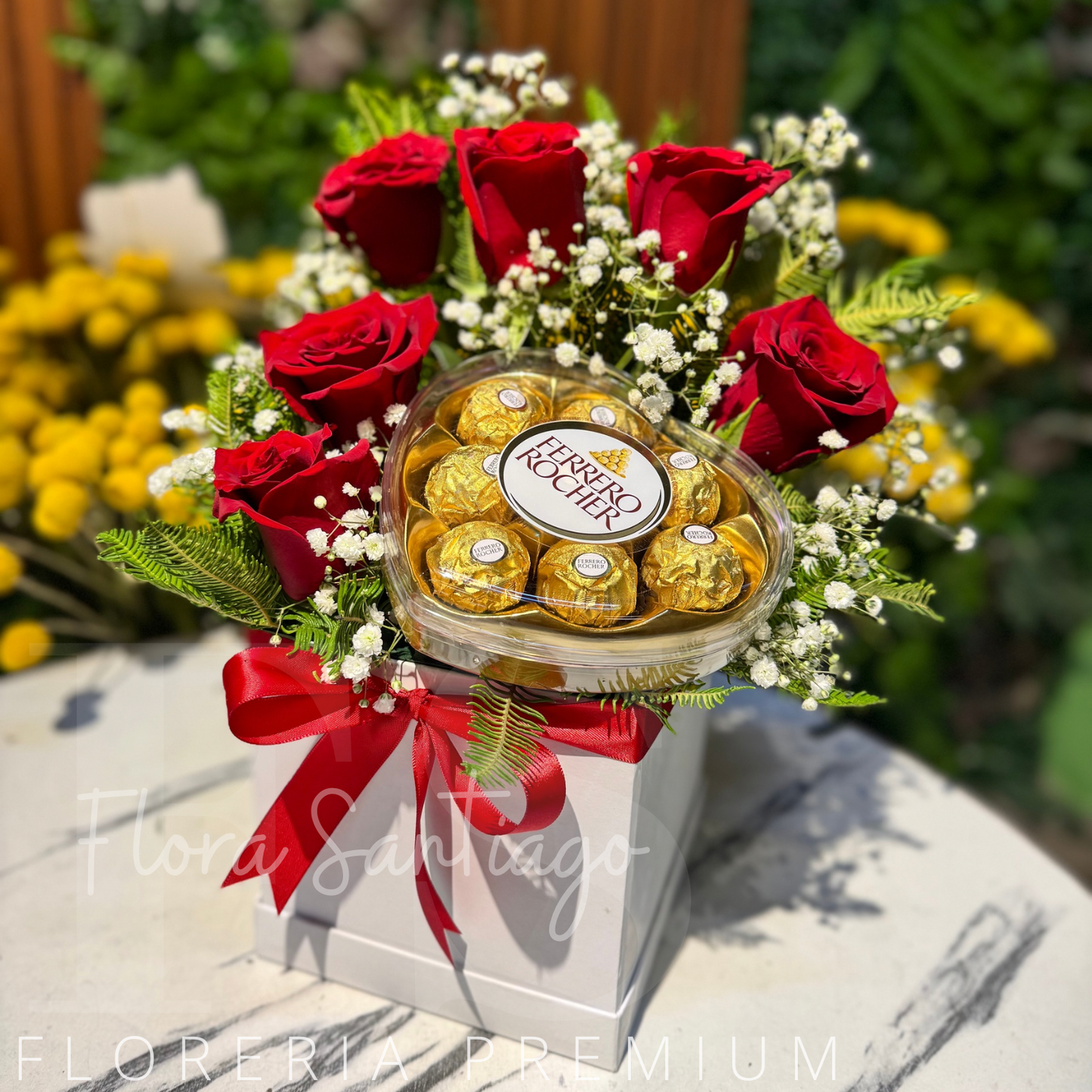 Caja de 6 rosas rojas y bombones de chocolate