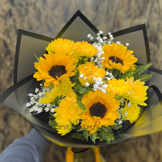 3 girasoles y flores amarillas