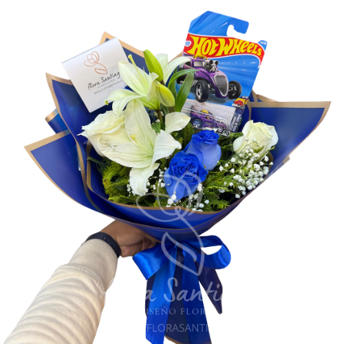 Ramo de flores azules y blancas mas un  auto Hot Wheels