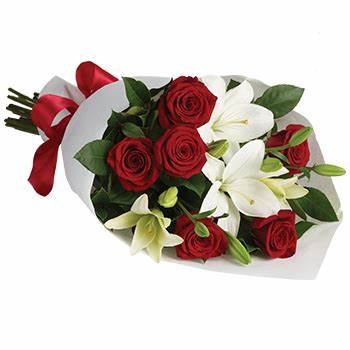 RAMO DE 6 ROSAS ROJAS Y 5 LILIUMS PARA REGALO