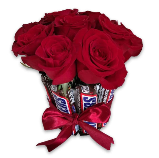 BOUQUET DE ROSAS ENVUELTO DE SNICKER