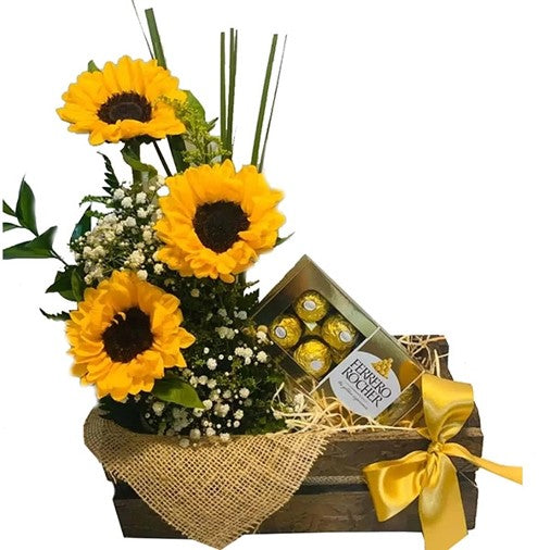 ARREGLO EN BASE DE MADERA DE GIRASOLES Y FERREROS