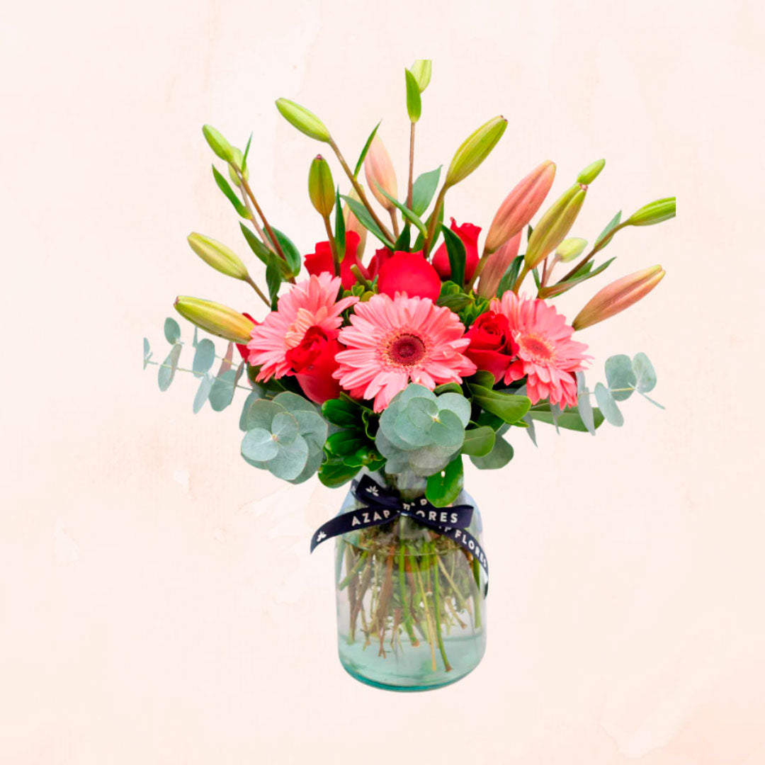 Florero de 4 Rosas, 3 Gerberas y 5 Lilium