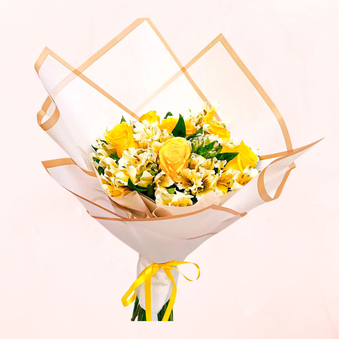 Ramo de 8 Rosas Amarillas con Astromelias