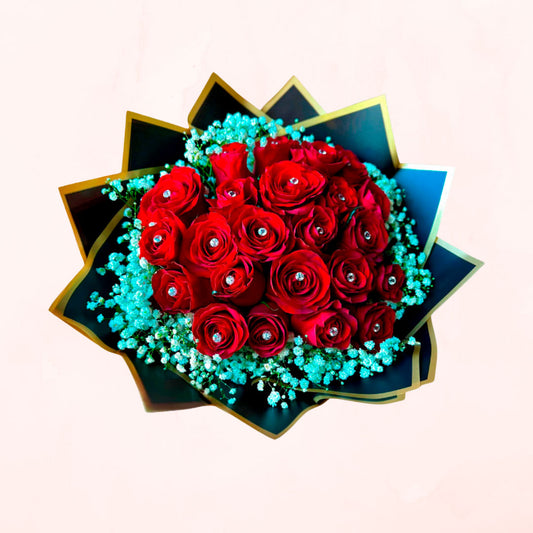 Ramo de 25 Rosas, rodeado de Gypsophila y Cristales